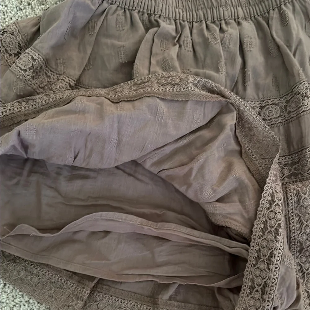 Altar’d State Raleigh Lace Ruffle Shorts - Picture 3 of 4